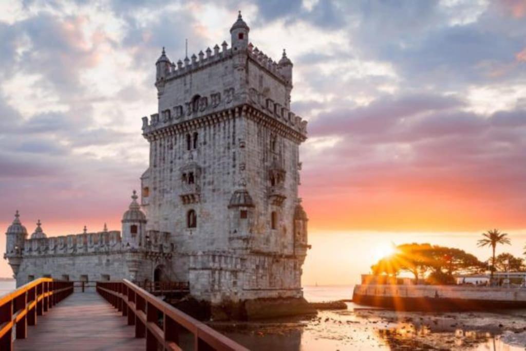 Classic Lisbon Homes: Bright & Central In Belem Exterior photo