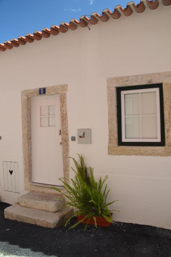 Classic Lisbon Homes: Bright & Central In Belem Exterior photo